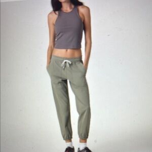NEW, NEVER WORN- Woman’s Vuori Miles Jogger Size Small